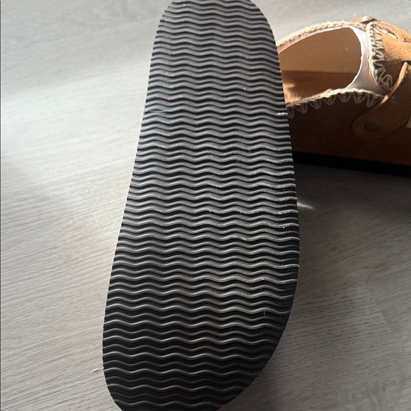 White Mountain Tan Suede Clogs - Picture 4 of 5